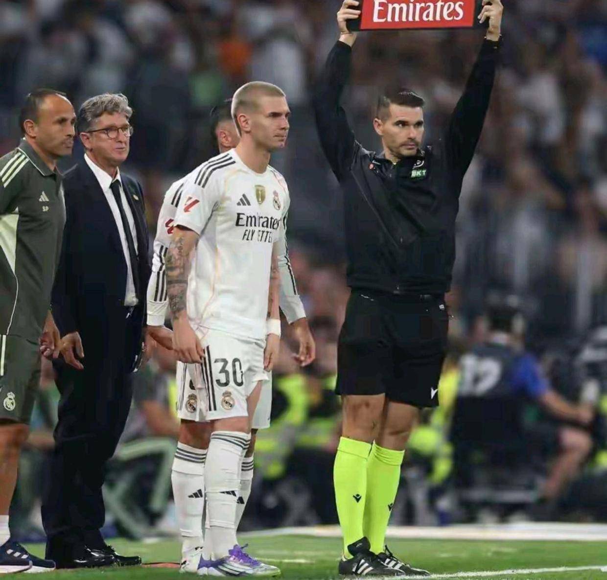 极的跑动和, 在正式比赛 极的跑动和, 在正式比赛