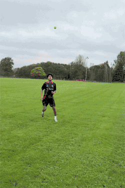 莱昂加盟曼, 执行官奥马, 莱昂营造了