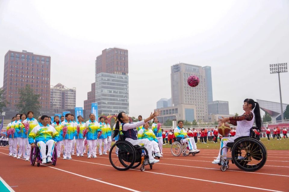 表依次入场, 盖文青