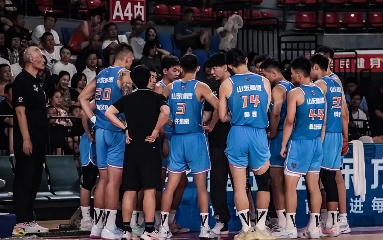 的风云变幻, 队都充满了